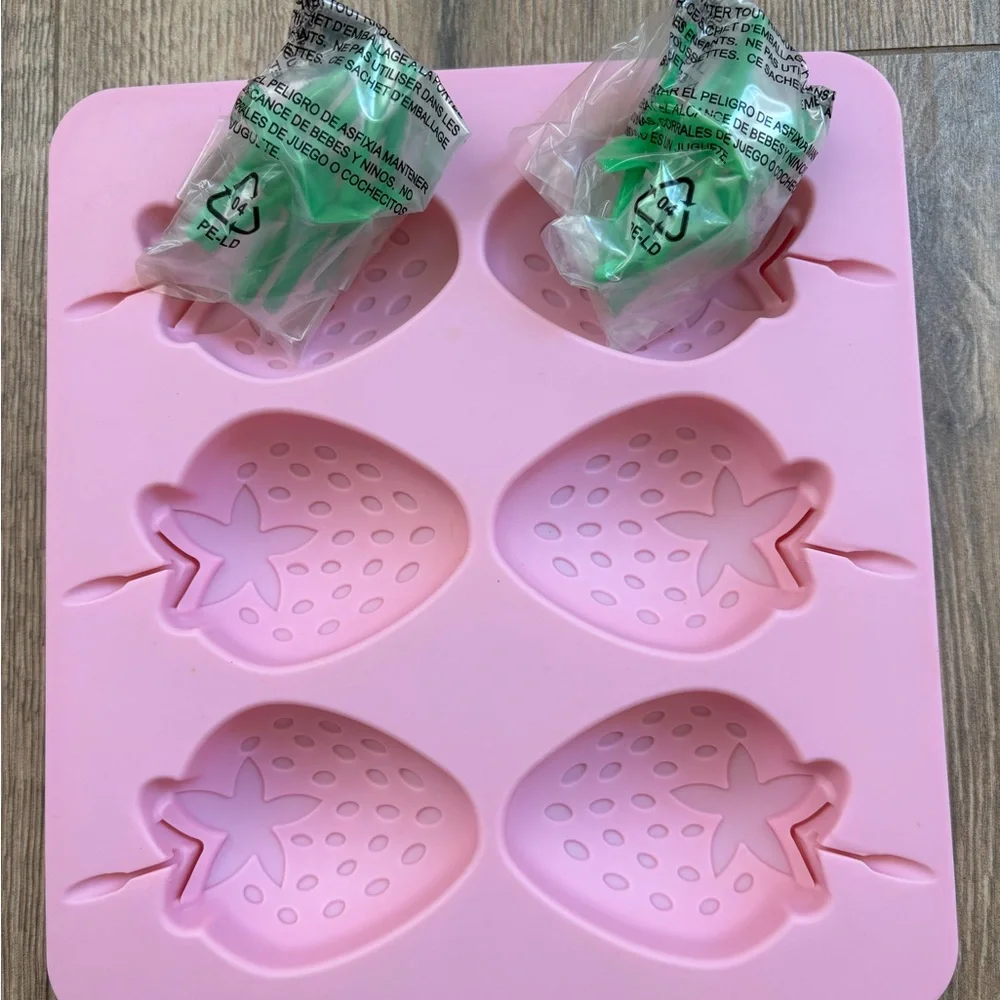 NEW Williams Sonoma Strawberry Shaped Pink Silicone Ice Mold Candy Mold